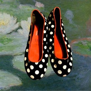 Converse size 9 Polkadot flats